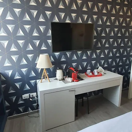 2b Fifteen Floor Couette-café Naples